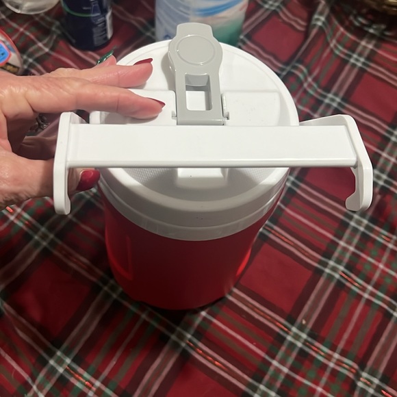 NEW Igloo 1/2 Gallon Sport Jug with Hanging Hooks - Picture 3 of 6